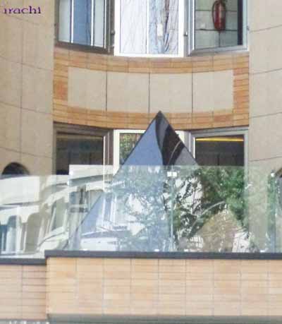 هرم شیشه ای