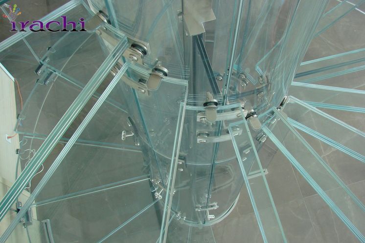 شیشه اتومبیل