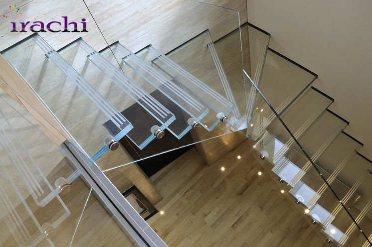 شیشه اتومبیل