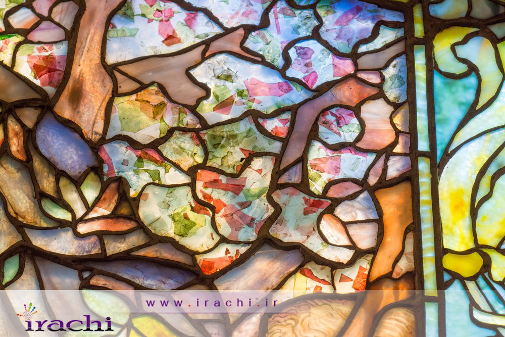 پنجره شیشه ای تیفانی