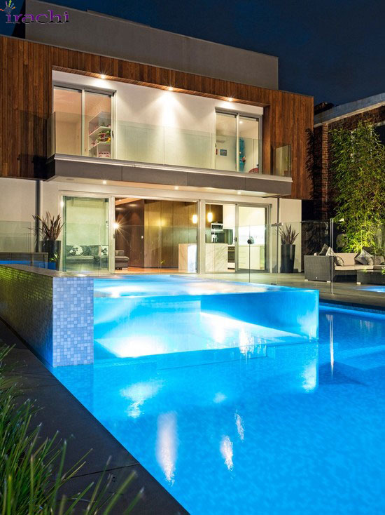 استخرهای شیشه ای