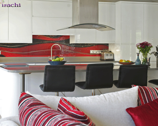 شیشه رنگی و طرحدار بین کابینت